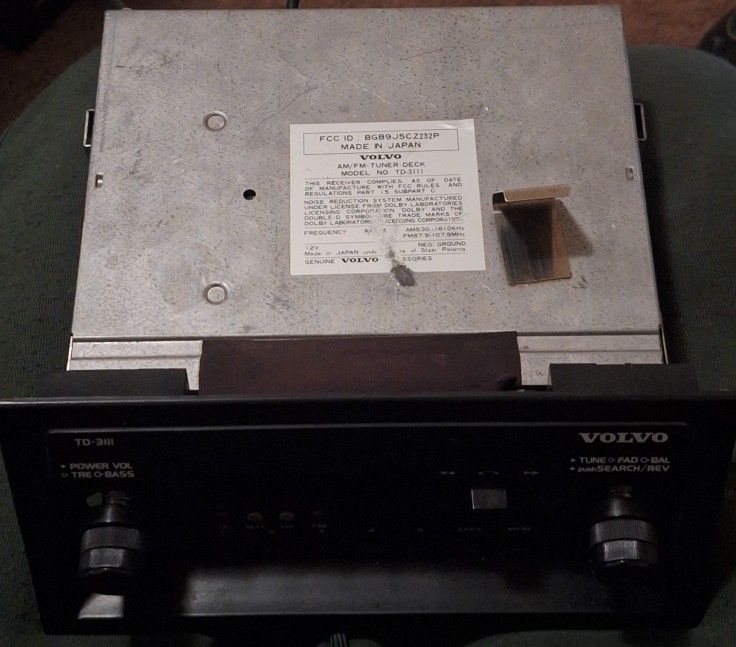 Volvo AM/FM Tuner Deck