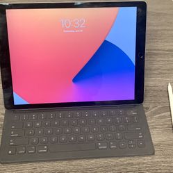 Apple iPad Pro 12.9 128 WiFi only 1st generation with Apple Pencil and Apple Keyboard