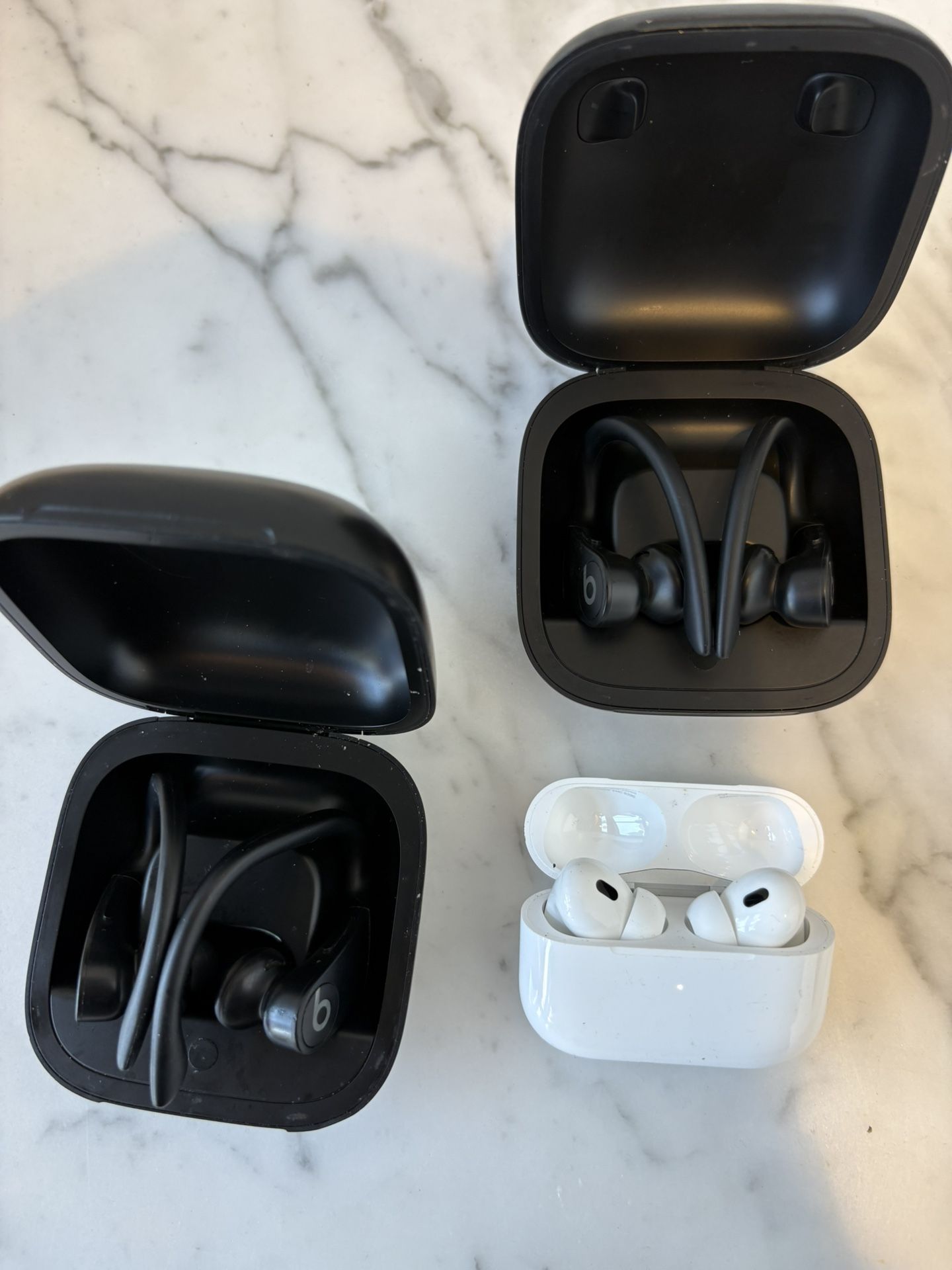 iPod Air Series 2 And 1Beats Power Beats Pro New