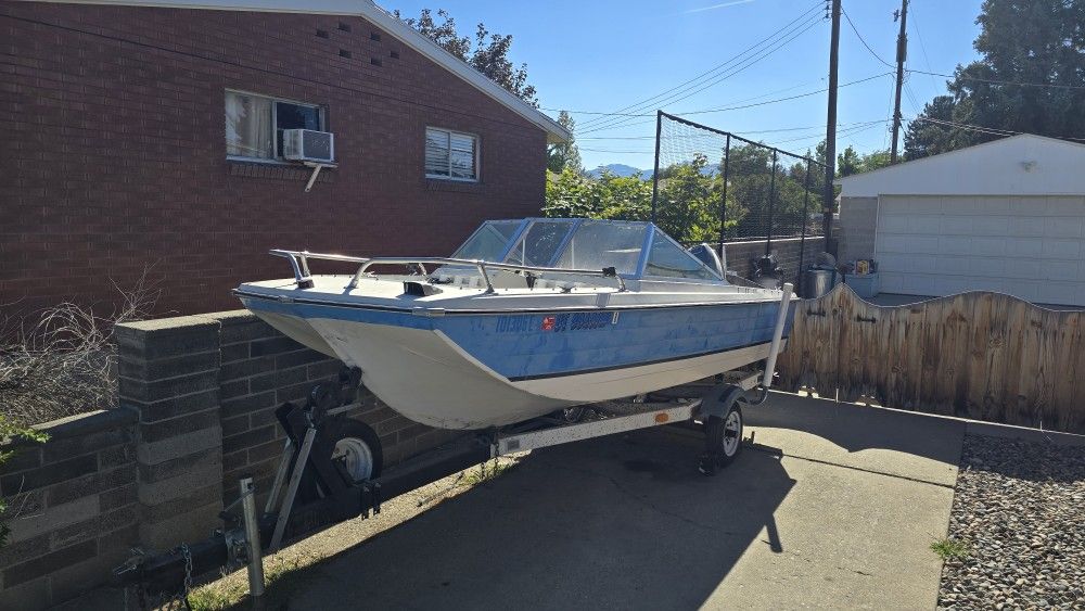 1973 CRL Tryhole 15' Fishing Boat