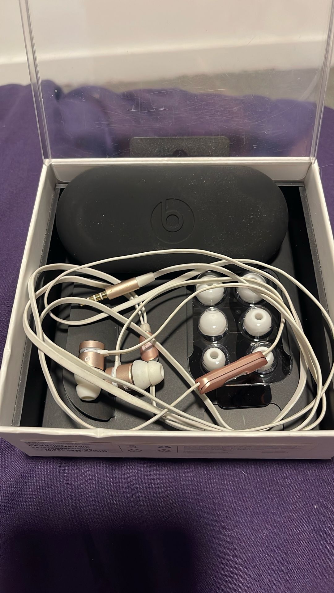 Headphones/ Earbuds