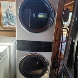 Electrolux stackable washers and dryer electric 