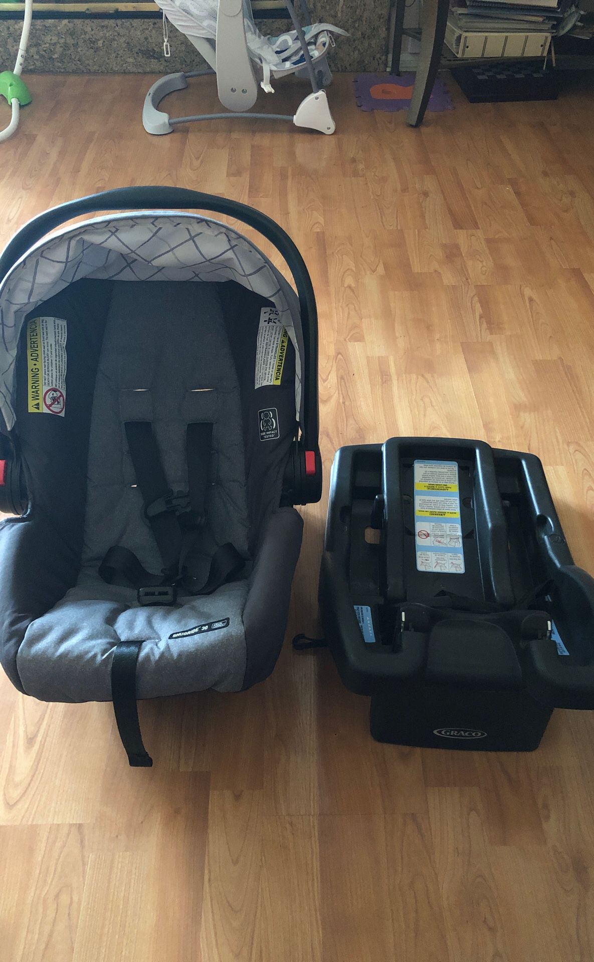 Graco Snugride Click Connect 30 Car seat and base