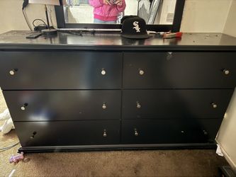 Dresser With Mirror