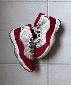 Jordan 11 cherry size 9.5