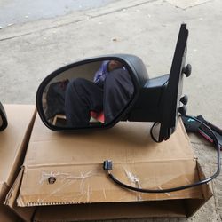 Side mirror compatible with Chevy Silverado 1 HD 3500 HD 2007-2013, and GMC Sierra 1 HD Yukon/Yukon XL 1500. Power heated, manually fo