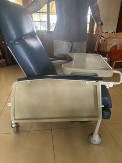 Drive Medical Geriatric Recliner Chair with Tray