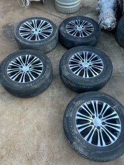 2016 Chrysler Town And Country 17 in wheels and tires