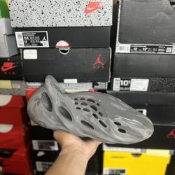 Adidas Yeezy MX Granite Foam Runner size 11 USED But Clean 