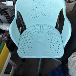 Metal Desk Chair.  Lever Goes Up & Down