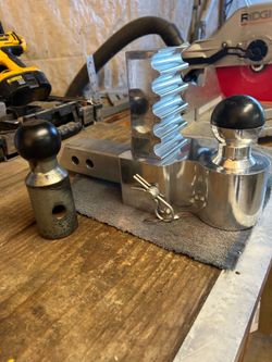 Aluminum adjustable tow hutch