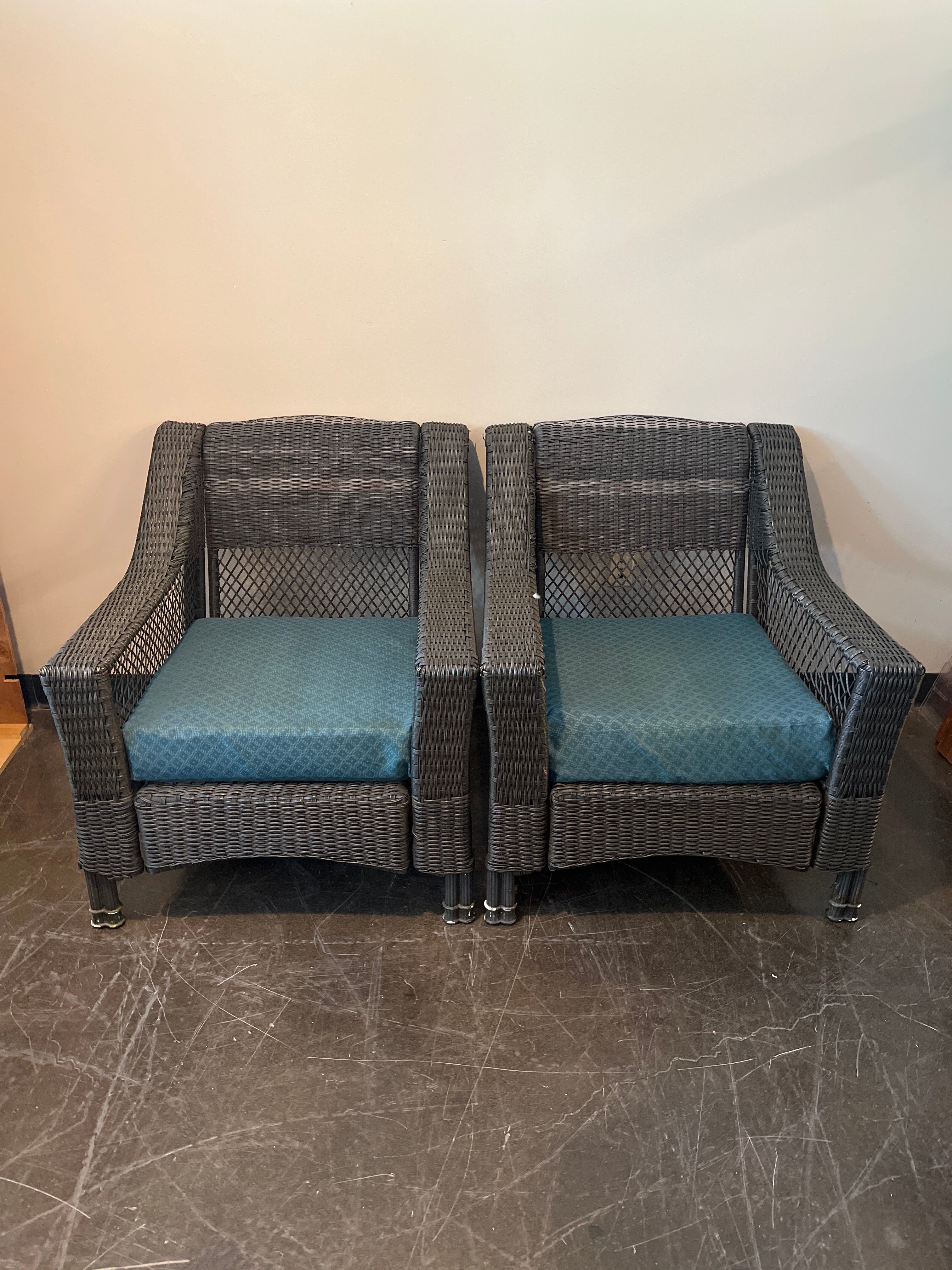 Outdoor Wicker Patio Chair with Cushion