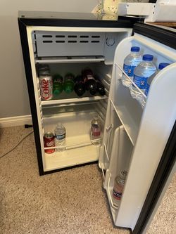 3.2 Cu.Ft. Mini Fridge with Freezer - Excellent - Ice-COLD
