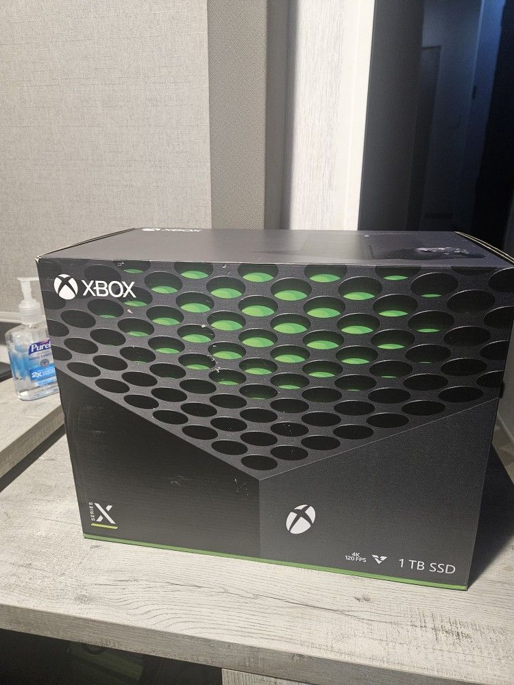 Xbox Series X / Model 1882 / CLEAN / Extra Controller And Backwards Compatible Discs!
