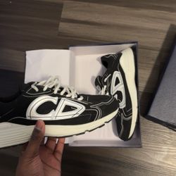 Black and white Diors b30