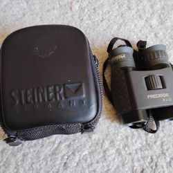 Steiner Predator 8x22 binoculars with case... very good condition