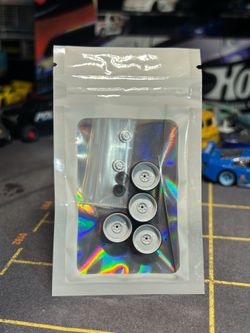 1:64 diecast universal 12mm / 26” hotwheels