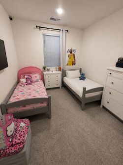 Twin bunk beds