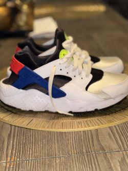 Nike Hurache Size 7 Y