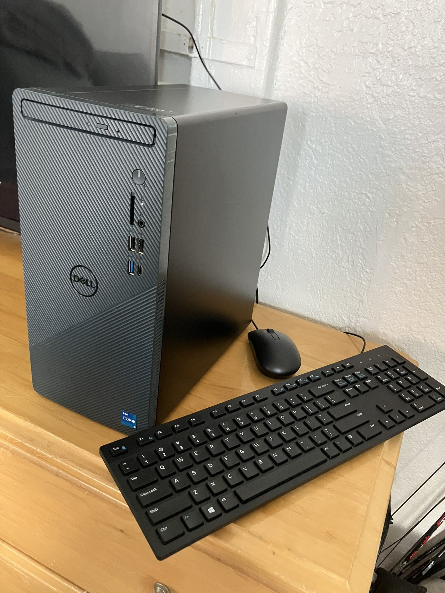 Dell Inspiron 3910 – Intel i5 – 12GB RAM – 256GB SSD – Keyboard/Mouse – HDMI Ready