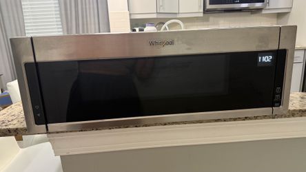 Whirlpool  1.1 cu microwave