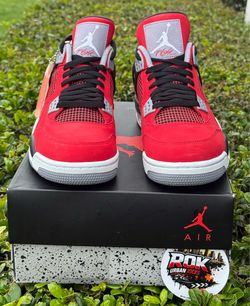 Air Jordan 4 “Toro Bravo” 2013 edition
