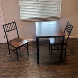 Small Table With 2 Chairs 