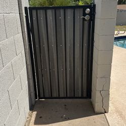 Like New Side Gate For Sale