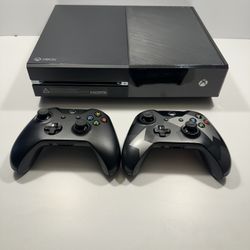 Xbox one + 2 controllers