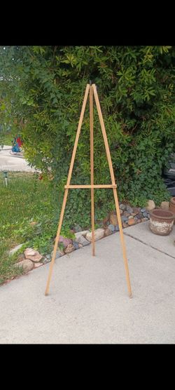 Easel Natural Wood