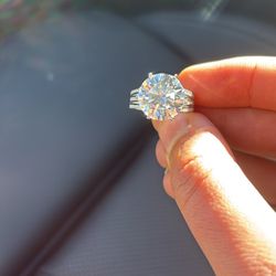 10ct Moissanite 925s Lab Top Quality Ring Size 7 💍 