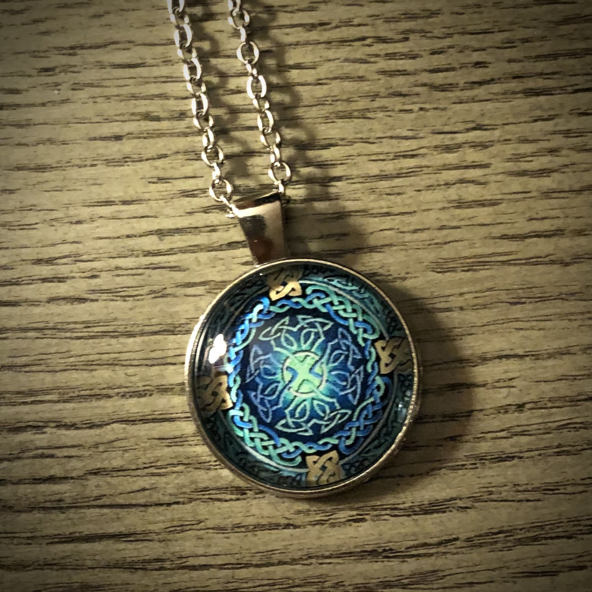 NEW - Celtic Knot Design Silver Pendant and 20” Chain
