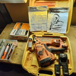 Paslode CF325Li Framing Nail Gun w. Extras