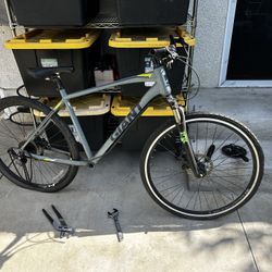 Giant Roam 2 bike - READ DESCRIPTION