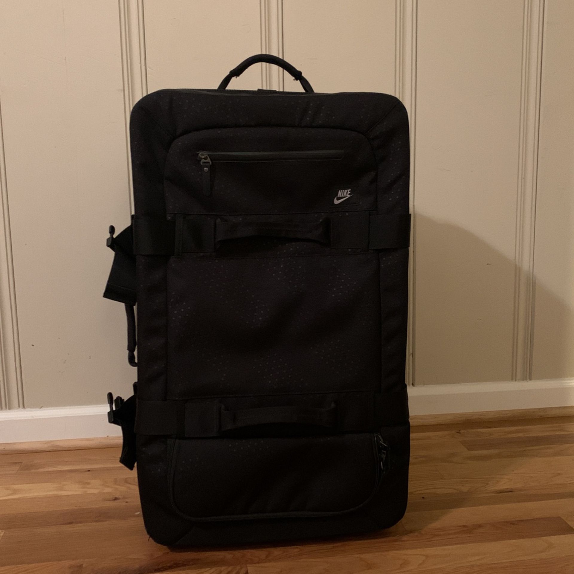Nike 49 Custom Luggage Large Travel Rolling Suitcase Black for Sale in Northport, AL - OfferUp