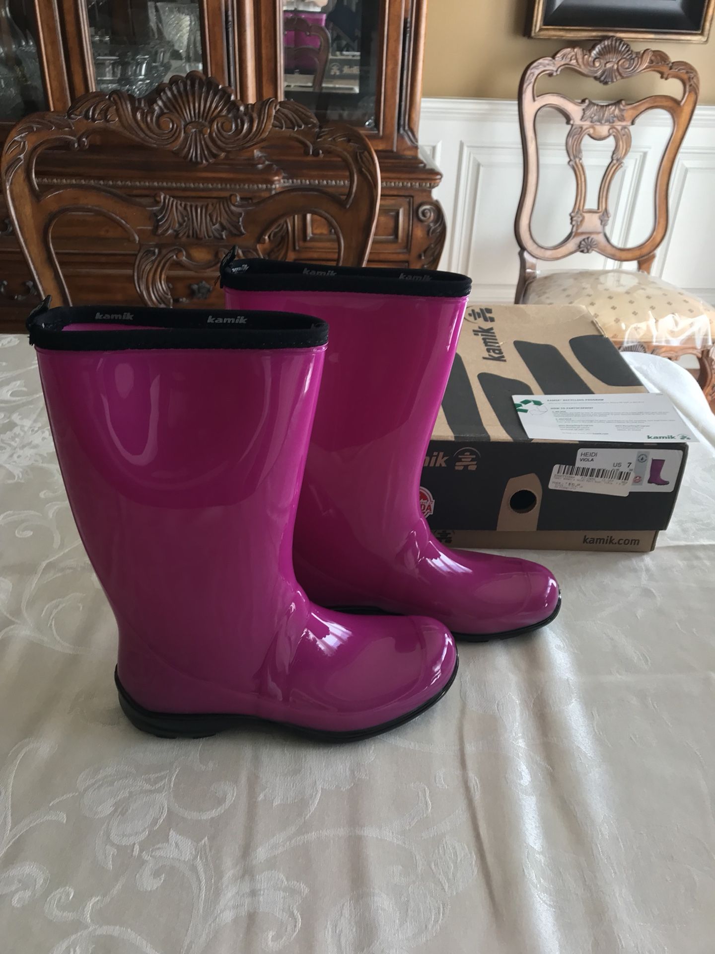 Women’s Kamik of Canada rain boots/sloggers.