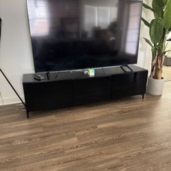 TV console 