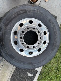 Used Michelin 275/80R22.5 X Line Energy Tire w/ Aluminum Rim