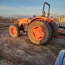 Kubota M108s Tractor 