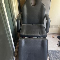 For Sale: Reclining Black Beauty Chair – Great Condition! ✨🪑