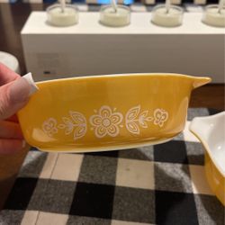 PYREX BUTTERFLY 471-B CASSEROLE DISH