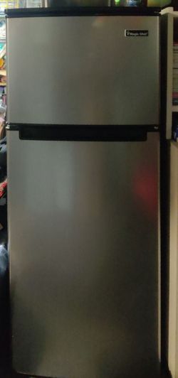 MAGIC CHEF REFRIDGERATOR W/FREEZER