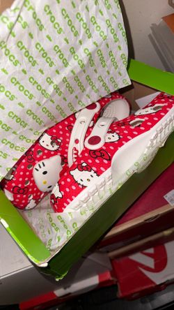 Hello Kitty Crocs
