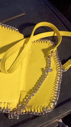 MADDEN GIRL   GATE CHAIN CROSSBODY SHOULDER BAG  FAUX YELLOW LEATHER  USED