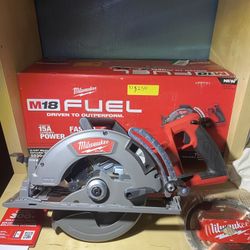 Milwaukee FUEL Circular Saw