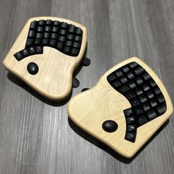 Keyboardio Split Ergonomic Keyboard – Maple Case + Extra Keycaps