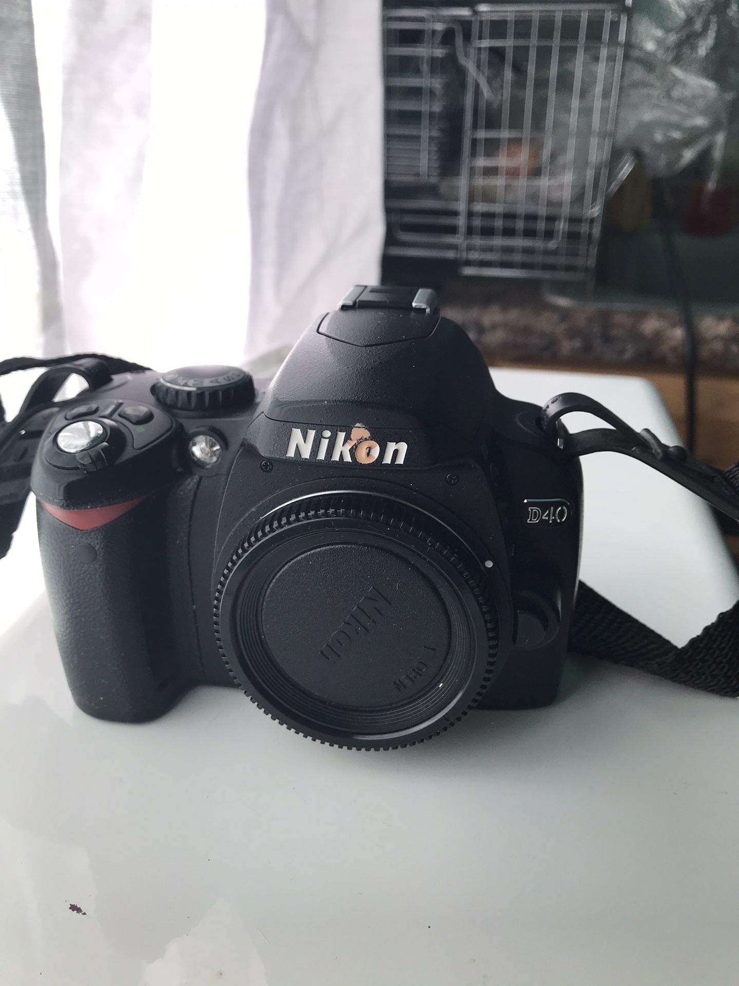 Nikon D40 6.1 MP Digital Camera DSLR Body only