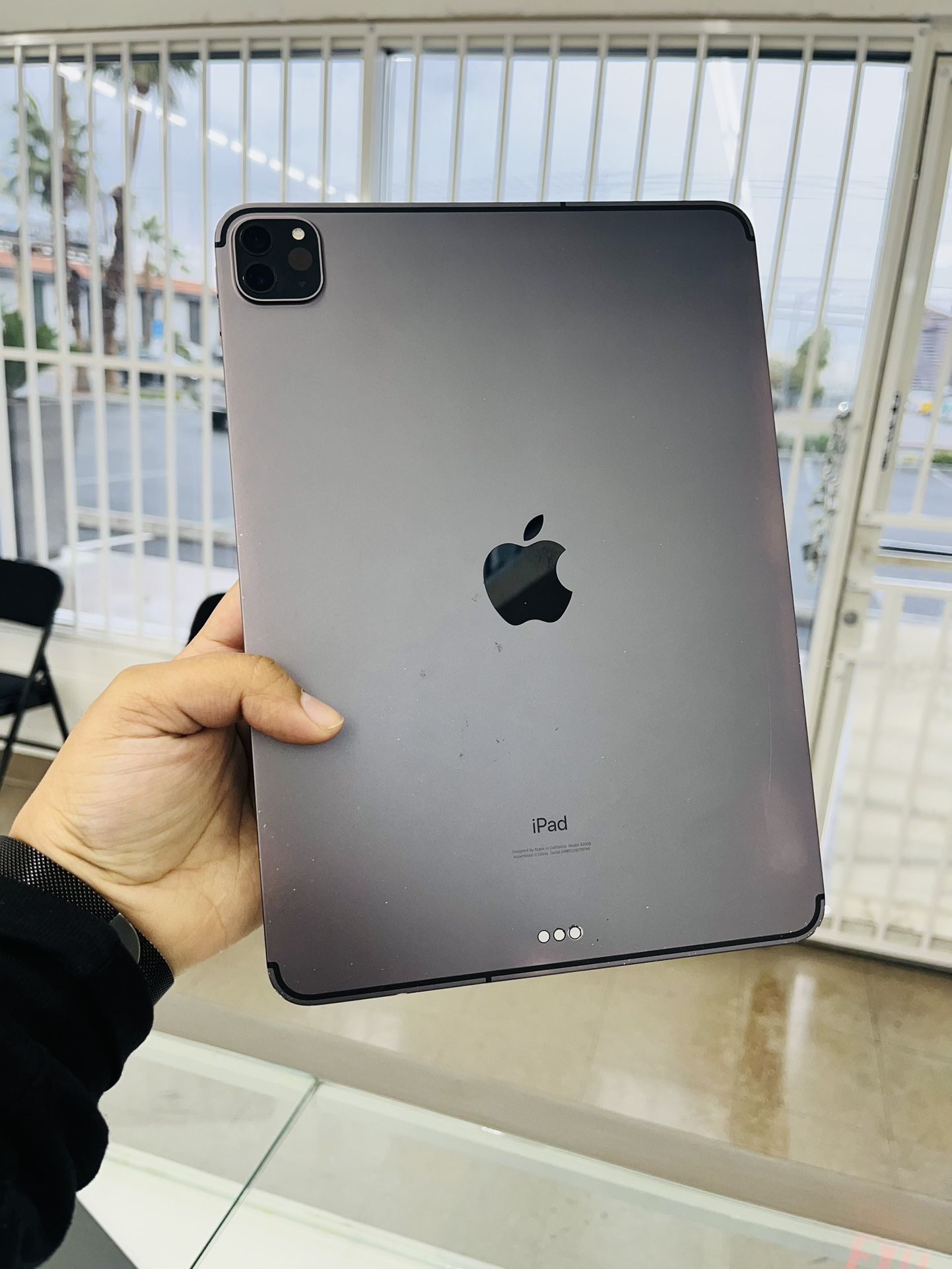 iPad Pro 2nd Gen 11inch 1TB WiFi And Cellular