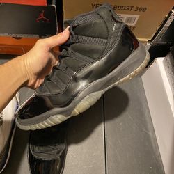 Jordan Cap and Gown 11s size 9.5 USED