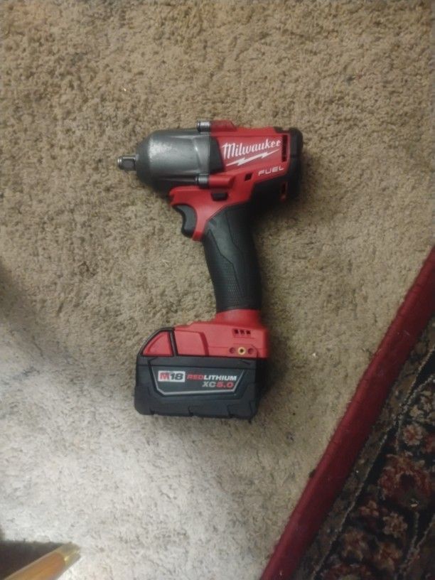 M18 Fuel Mid-Torque Impact Wrench